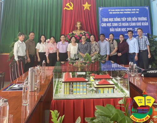 HOẠT ĐỘNG TRAO HỌC BỔNG – LAN TỎA YÊU THƯƠNG ​