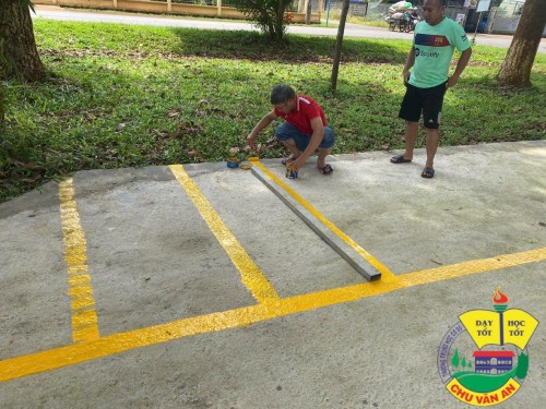 Vạch sơn an toàn – Góc nhỏ đầy yêu thương trước cổng trường