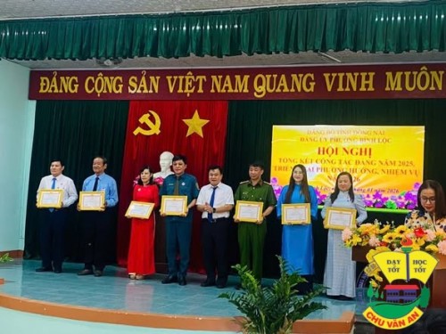 Chi bộ trường THCS Chu Văn An được Đảng ủy phường Bình Lộc Đánh giá Chi bộ hoàn thành xuất sắc nhiệm vụ năm 2025.