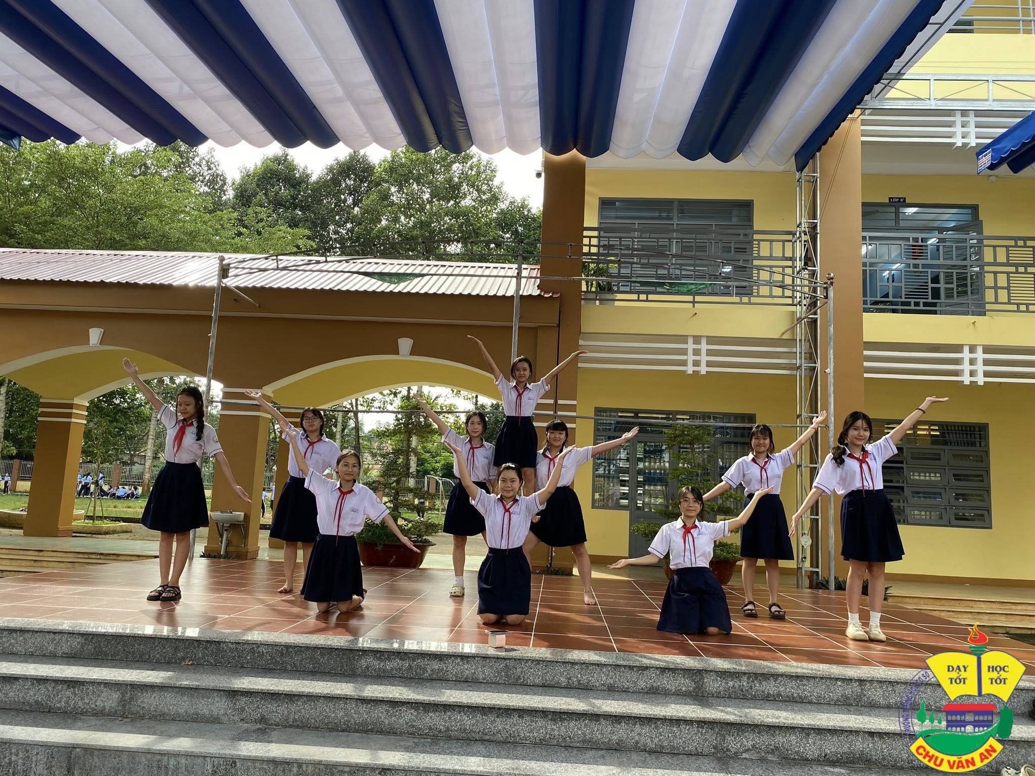 HỌC SINH TÍCH CỰC TẬP LUYỆN CHUẨN BỊ CHO HỘI THI VĂN NGHỆ – BÁO TƯỜNG 20/11